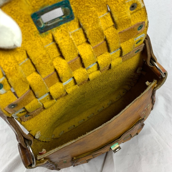 Vintage tan brown leather hand tooled semi structured shoulder bag with flowers - Picture 6 of 15